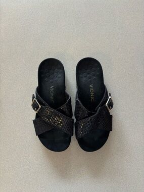 Vionic Dorie Cross Strap Buckle Snake Print Sandals